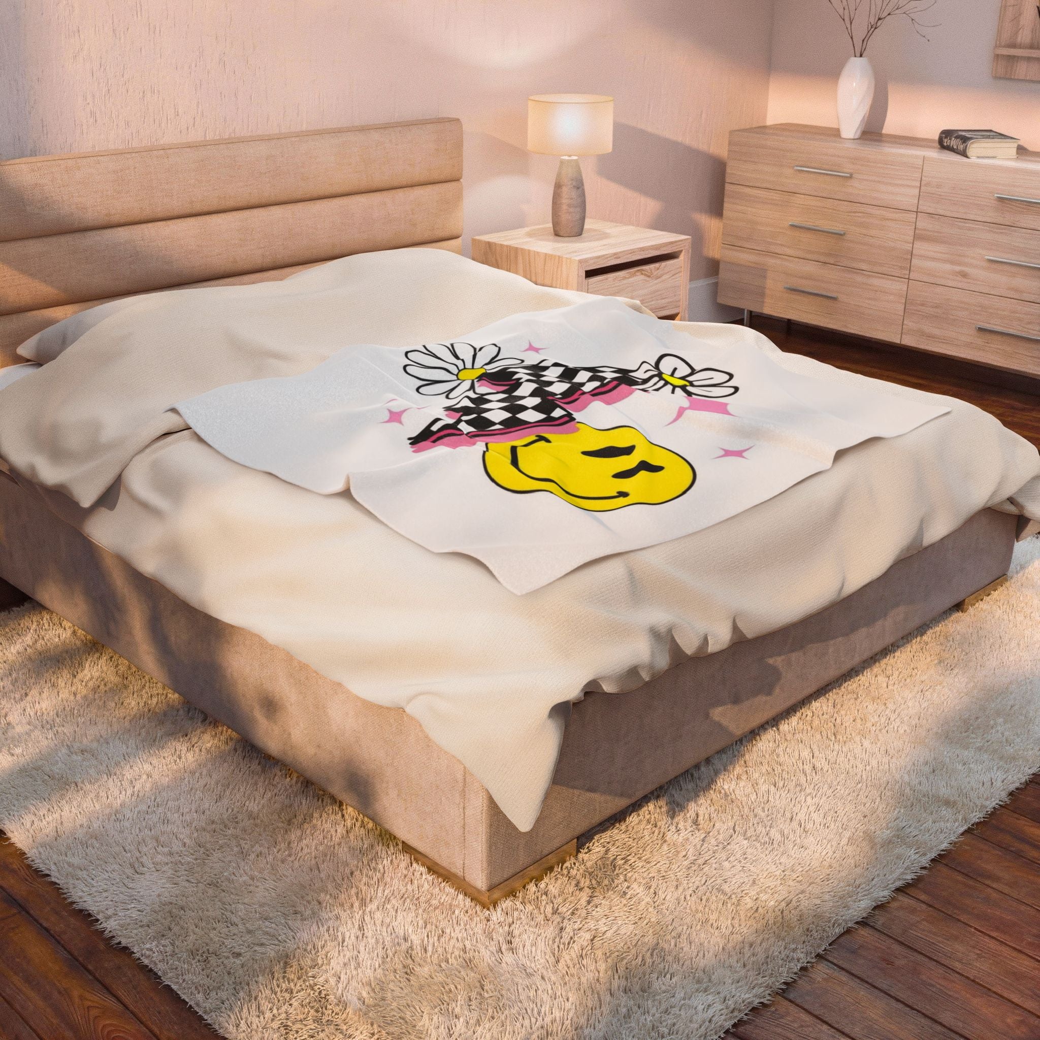 Smiley Daisy Velveteen Plush Blanket — Retro Checker Lightning Cozy Throw